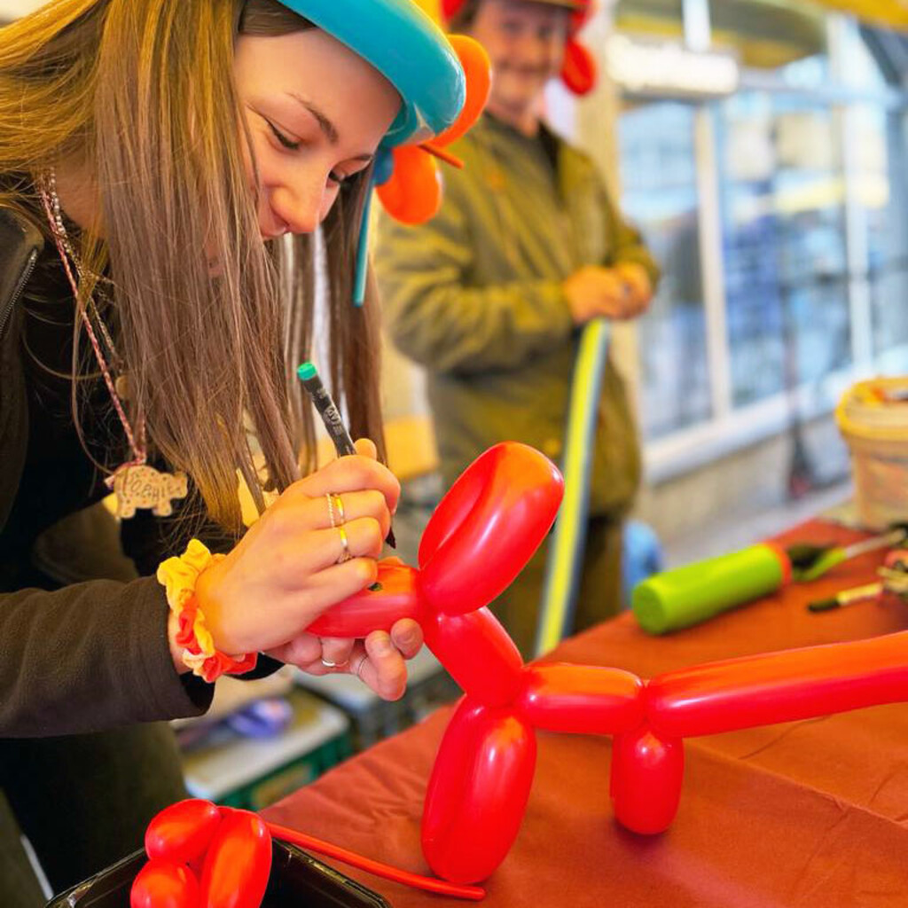 Luftballon modellieren - NiMas KinderEventAgentur